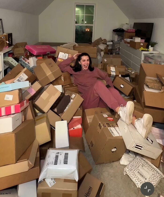"Influencer Stays With Family While Husband Is Deployed, Comes Home To Eight Months Of PR Packages. I Will Never Understand The Appeal Of This Culture"