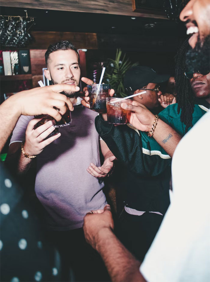 14. Rich man throws a party for a commoner