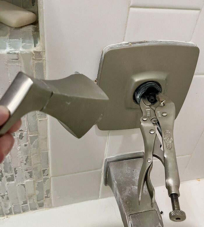 "Shower Handle Broke While Already Late For A Job Interview. Vice To The Rescue"