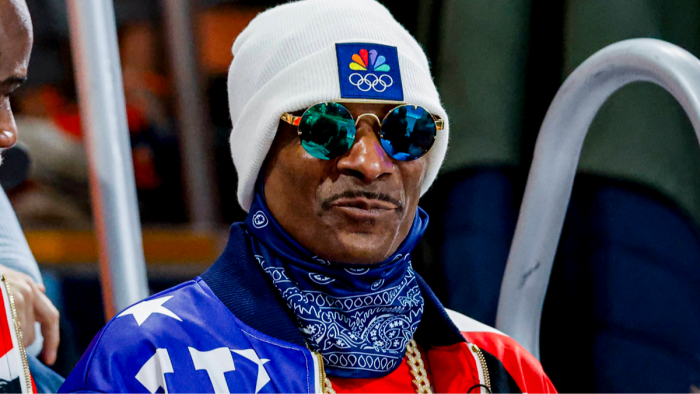 Snoop Dogg poses with family, celebrating five Olympic tickets and gratitude