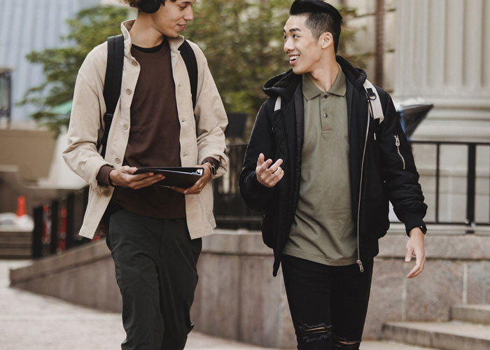 11. When they constantly tell you how incredible they are (attractive, smart, etc). Some try to be subtle about it and will tell you stories about how others think they're so incredible, but it's the same principle.