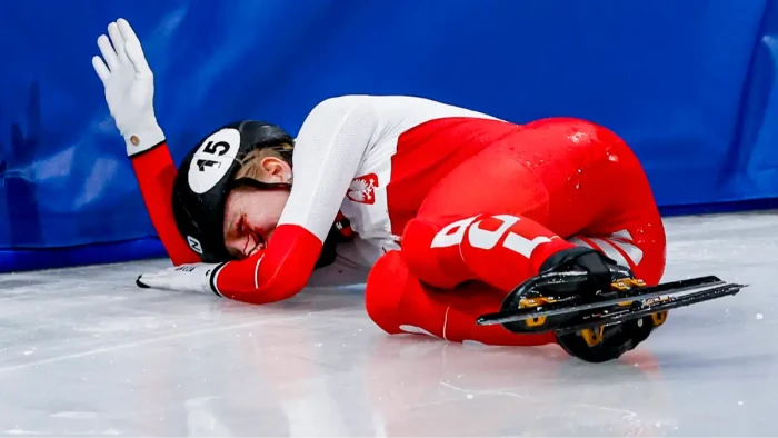 Olympic speed skater hospital selfie after ice collision with opponent’s blade