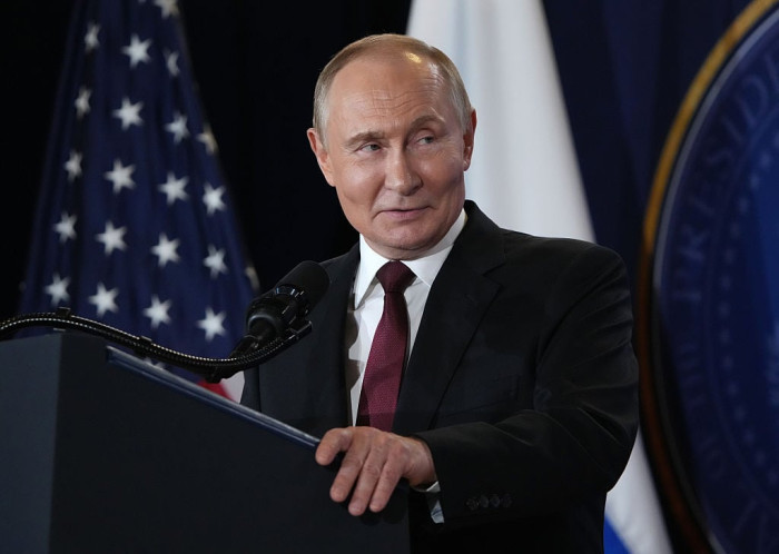 Political analyst discusses US Russia communication to prevent nuclear arms race