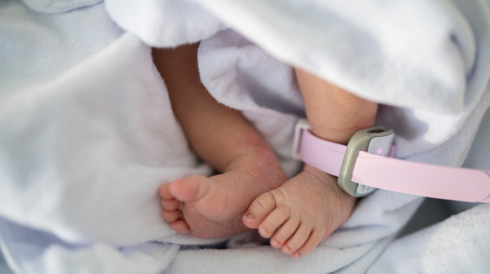 Parents holding a baby, lawsuit highlights emotional bond and genetic discrepancy