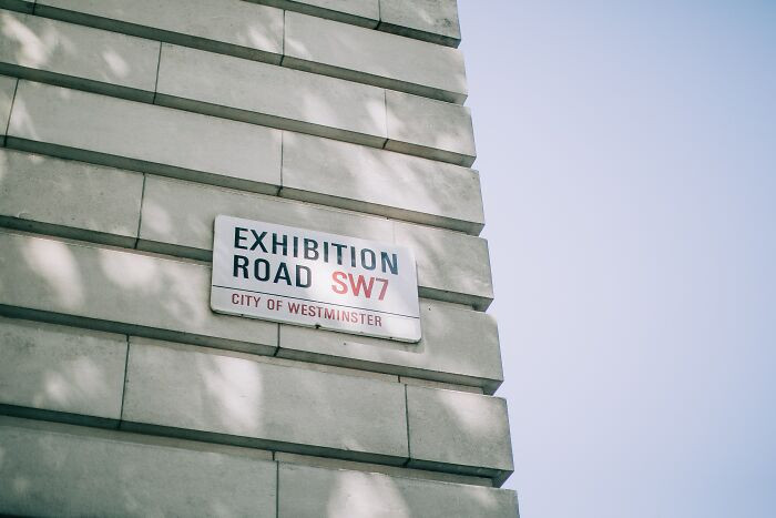 4. how many building do NOT have address on them, or at least have them in a place that they can easily be seen from the roadway.