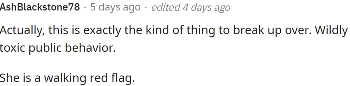 This Redditor believes that GF is a walking red flag.