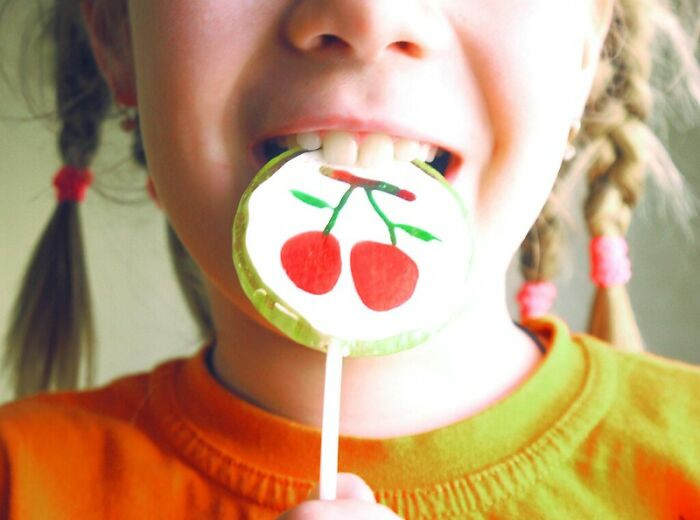 2. Stopping a tantrum with sweets or toys