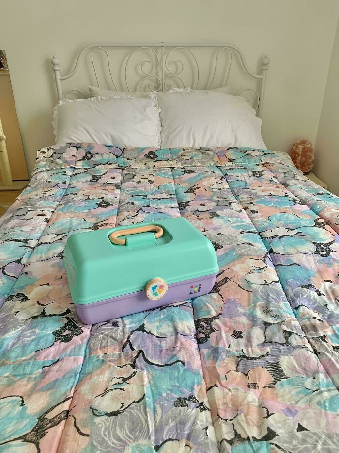 "Got A Caboodle And An 80’s Bedspread For My Birthday! 🤩"