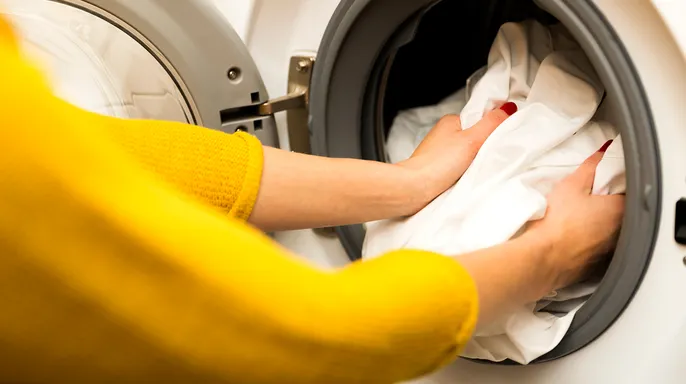 Additionally, Braun advises travelers to avoid storing luggage on beds or floors while staying at hotels; instead, he suggests using the bathroom or placing luggage on luggage racks.