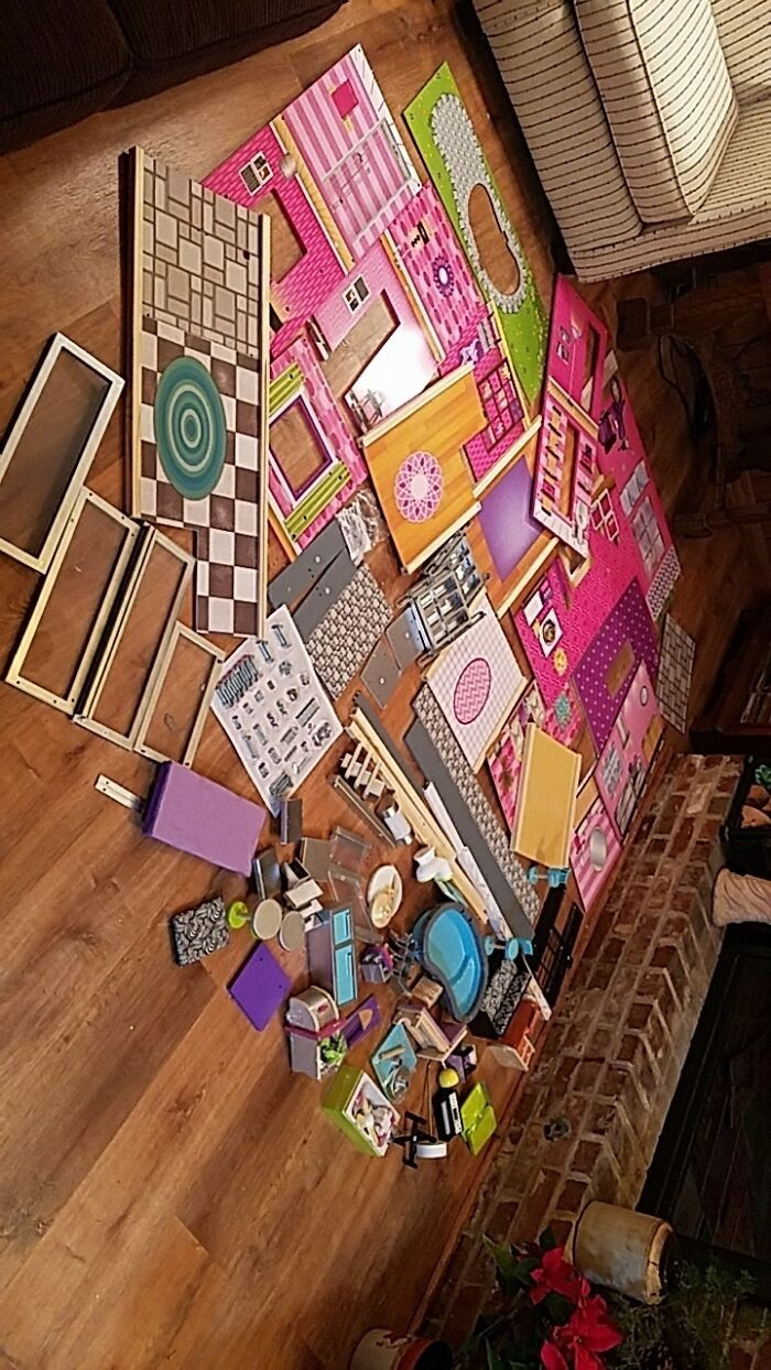"Single Dad Wanting To Absolutely Nail It For Christmas This Year, So I Saved Up And Bought My 3yo Daughter The Largest Dollhouse I Could Find. I See Now That I Definitely Veered Out Of My Lane When I Made This Decision. Pray For Me Please LOL"