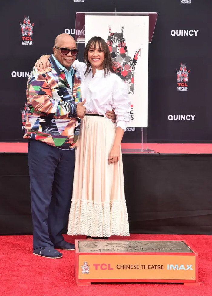 4. Rashida Jones' father is music producer Quincy Jones.
