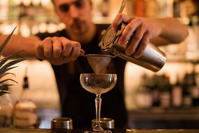 6. If you ask a Barkeeper to make you a strong drink they’ll say „sure thing“ - and make you a standard one. Unless you’re a well tipping regular.