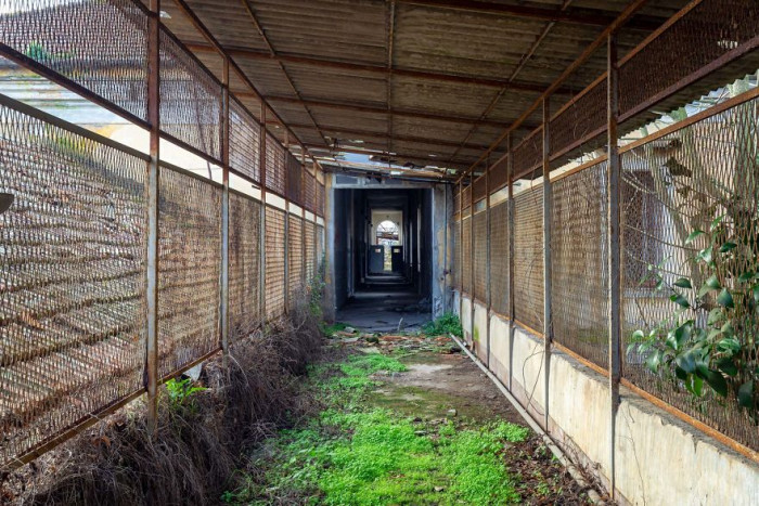 28. This does not look inviting.