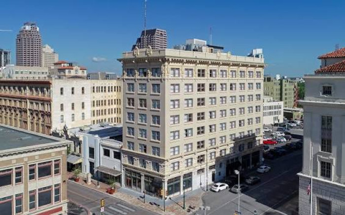 Hotel Gibbs: built on what's considered the bloodiest ground of the battle; construction workers unearthed two Alamo-era cannons, and sightings of soldiers began as soon as the cannons were carted off to museums