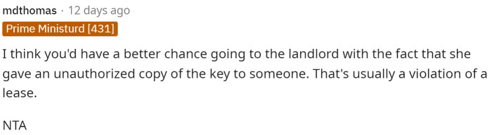 One person suggests that she should go to the landlord with the fact that she gave an extra key copy to him.