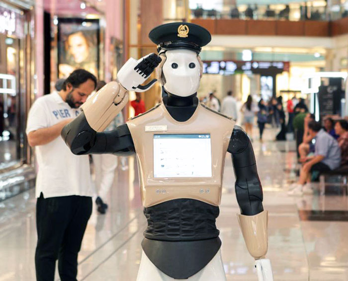 1. The World's First Police Robot At Dubai Mall