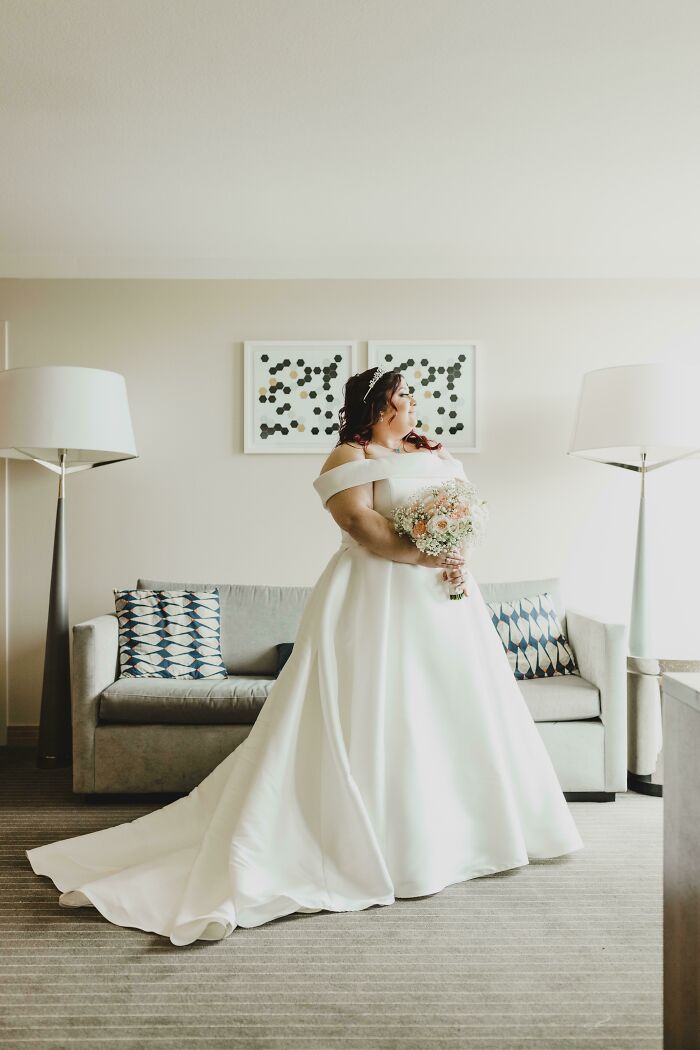 16. Hi Mom, Just Got Married. Saved You A Seat. I Sent My Bouquet To Be At Your Grave The Next Day, Your Favorite Light Pink Roses. I Hope It Was Just As Beautiful As You Could Have Made It