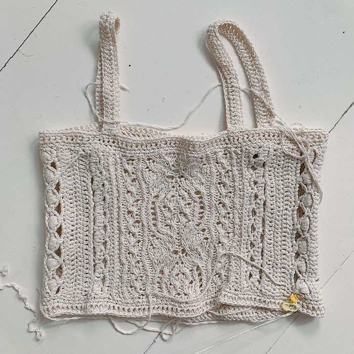 The biggest struggle was finding enough time for knitting since they were in the process of moving and organizing the wedding at the same time