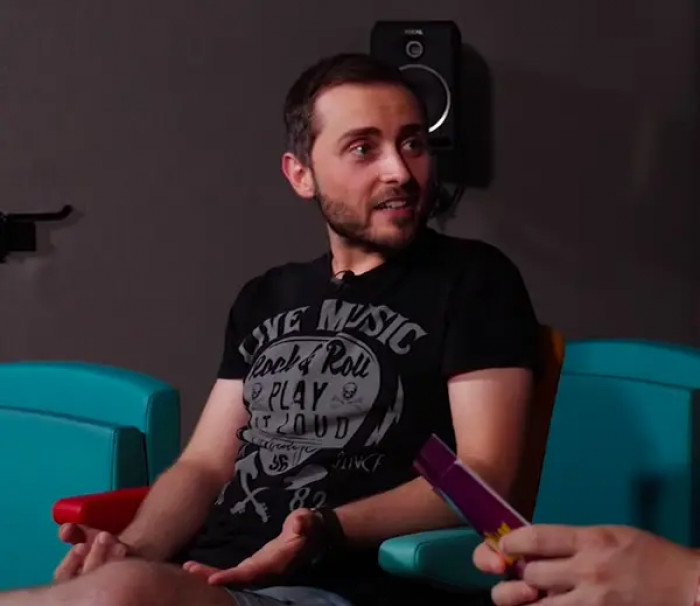 14. Spanish voiceover actor Rodri Martín dubbed Evan Peters' character in X-men. He was supposed to do the same for Pietro Maximoff in the series WandaVision