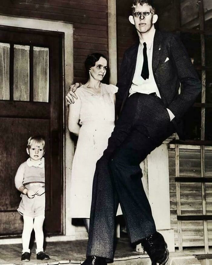"Tallest Man In History (8'11" Or 272 Cm)"