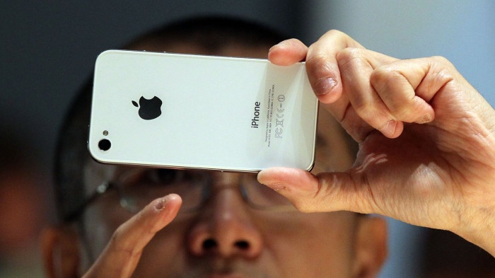 iPhone 4 showing vintage look while highlighting outdated software security risks