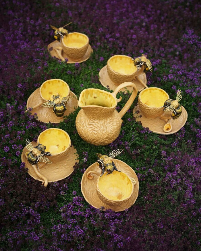 19. Honeybee tea set
