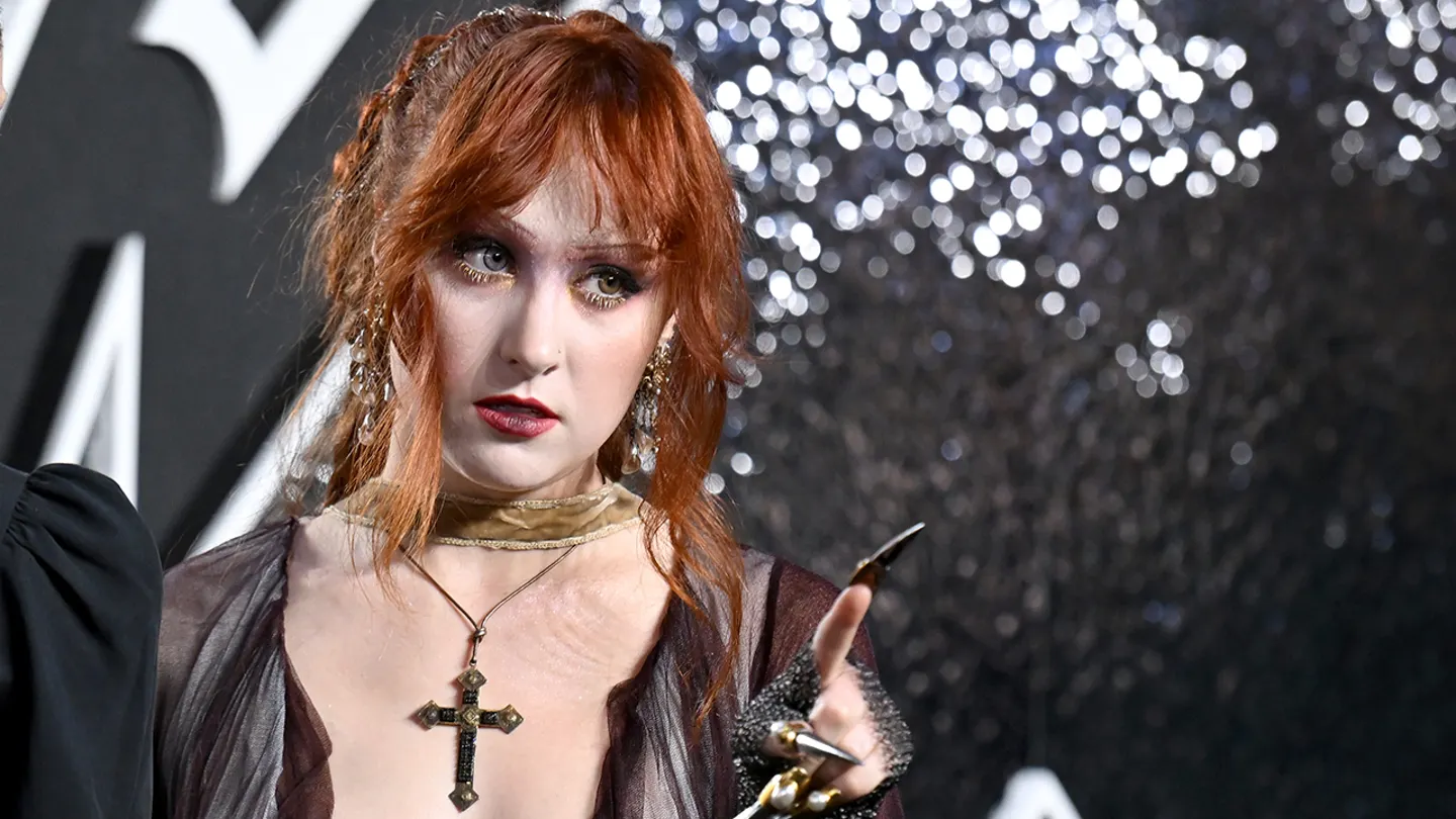 Chappell Roan Claps Back at a Photographer on the Red Carpet, Proving She’s Not Afraid to Speak Up.