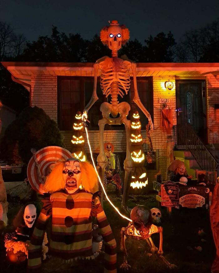 6. Cool Halloween Display