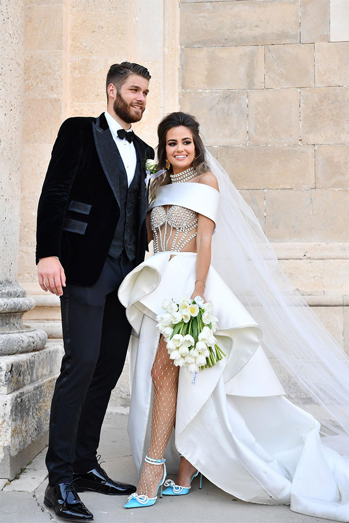 12. Why Have Just One Wedding Dress When You Can Combine Ten In A Hideous Mish-Mash?