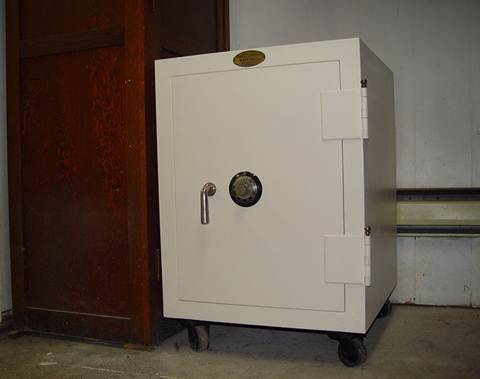 A gemologist shared her story on Reddit, explaining how her boyfriend keeps demanding access to her safe filled with gems and precious stones worth six figures, even though he claims to have 