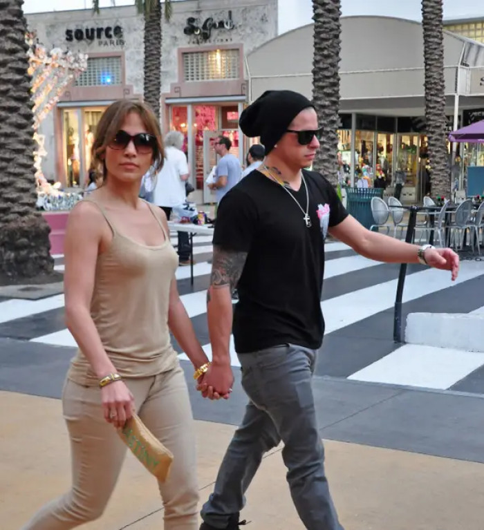 19. Jennifer Lopez and Casper Smart