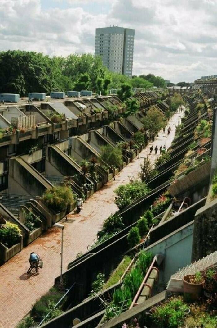 "Would You Live Here? The Alexandra Road Estate, One Of London’s Most Famous Brutalist Housing Complexes"