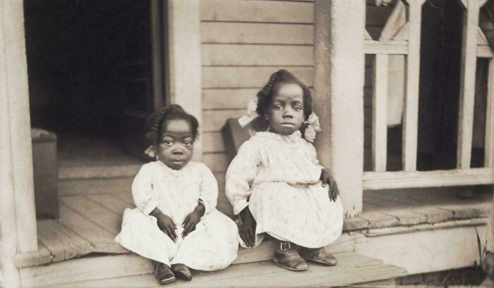 "2 Sister, Sit By The Porch Of Their Home, 1914, Massachusetts. A Very Clear And Sharp Shot"