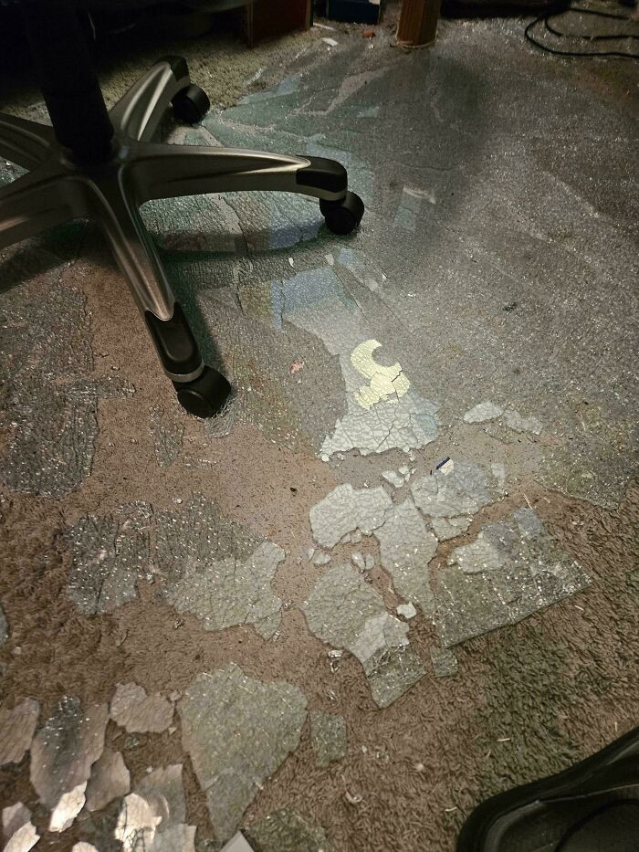 "Use This Tempered Glass Floor Mat!" Mom Said, "You’ll Never Have To Replace It Again!" She Said"