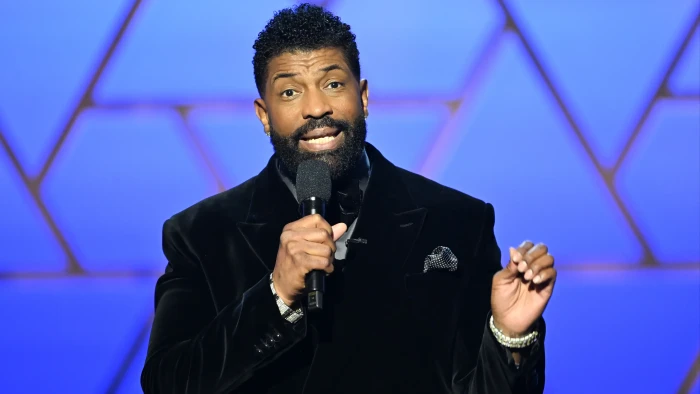Deon Cole at a BAFTAs ceremony amid controversy over insensitive remarks
