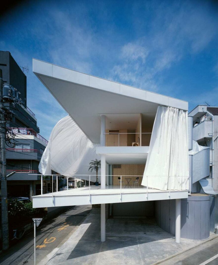 Curtain Wall House By Shigeru Ban
