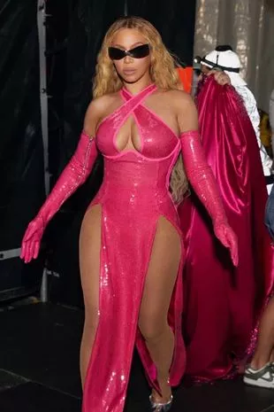 The link OP shared showed a similar design to the dress her sister wanted to wear.