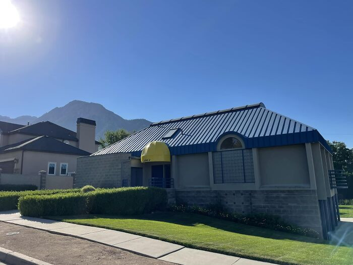 11. Client: What I’m Looking For Is A 1990’s Strip Mall Aesthetic. Think Blockbuster