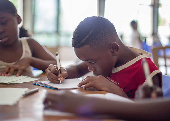 Are the owners’ kids operating the register or doing their homework at one of the tables? Green flag!