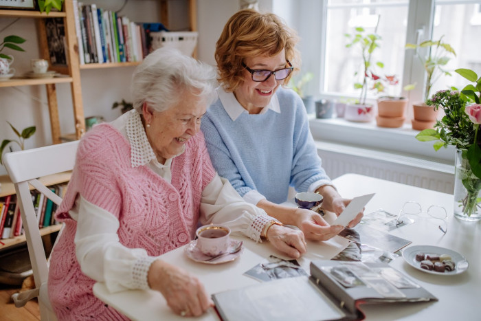 Doctor and patient reviewing a checklist for one-minute assessment of cognition