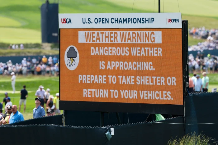 Snowstorm warning graphic with forecasted up to two feet snowfall