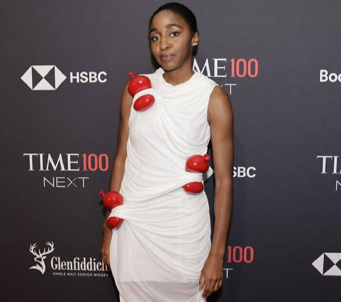 18. Not Hiding Faces Because This Person Is Famous. Just... Um. Why?