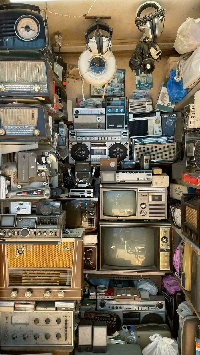 "The Museum Of Lost Frequencies 📻"