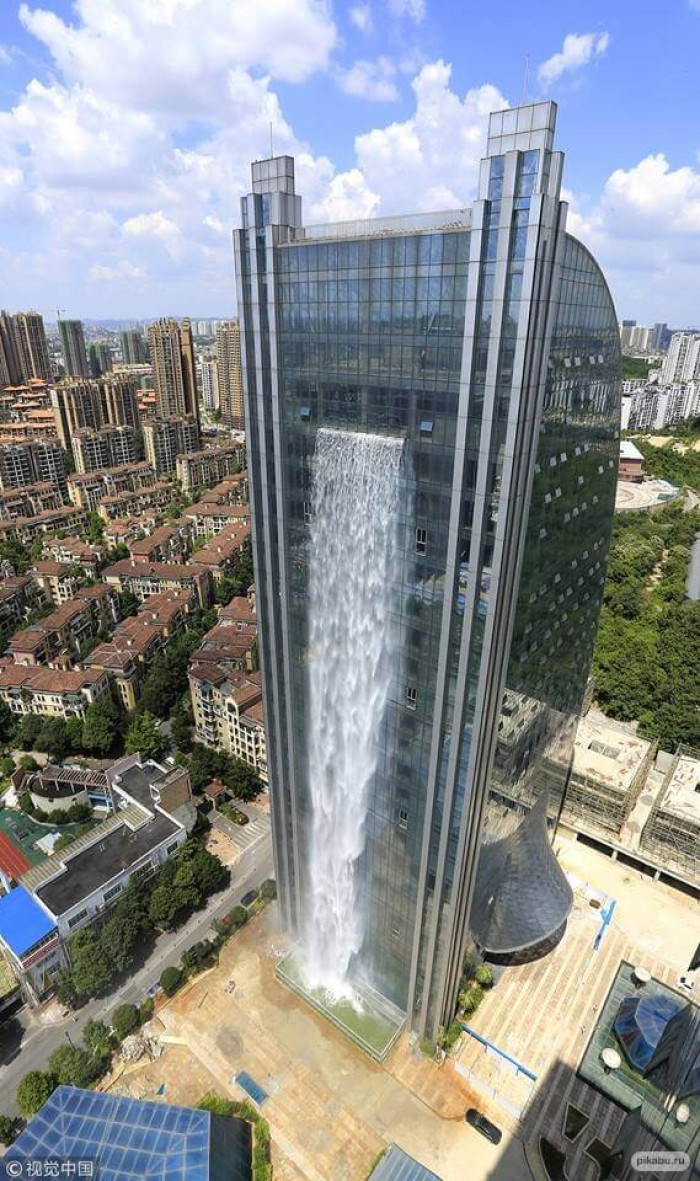13. In the Chinese city of Guiyang, a unique waterfall was created on one of the skyscrapers. Water falls down from a height of 108 meters.