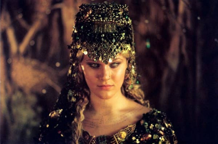 5. Angela is a young and beautiful fortune teller in Eragon.
