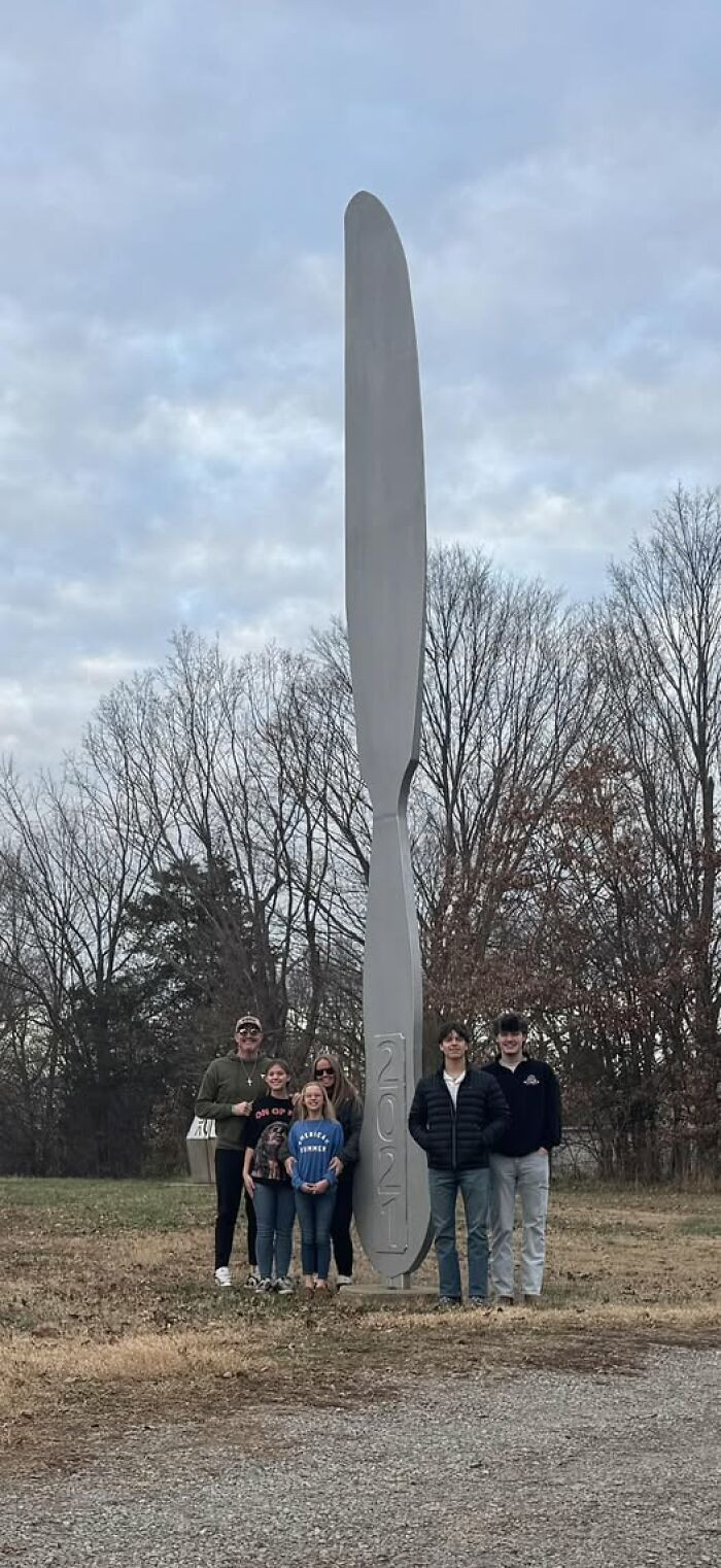 "World’s Largest Dinner Knife. Franklin, Kentucky"