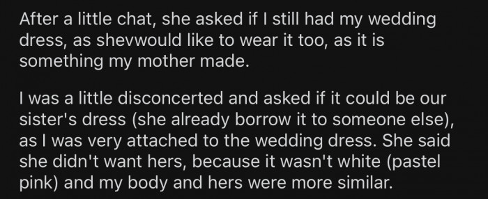OP suggested to her sister to take the other dress, but she refused.