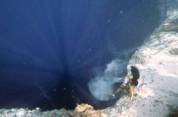 "Dean’s Blue Hole In Long Island, The Bahamas (Via Willtrubridge)"