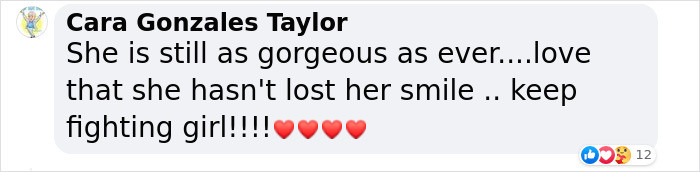 Her long-time fans remarked on the actress' unfading smile as she received the honor.