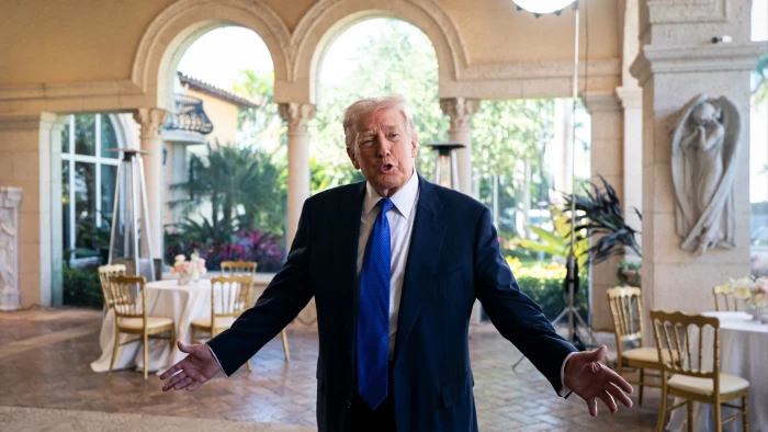 FBI and Secret Service officials collaborate during investigation at Trump’s Mar-a-Lago estate.